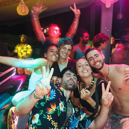 Beach Break Surf Hostel Велигама Экстерьер фото