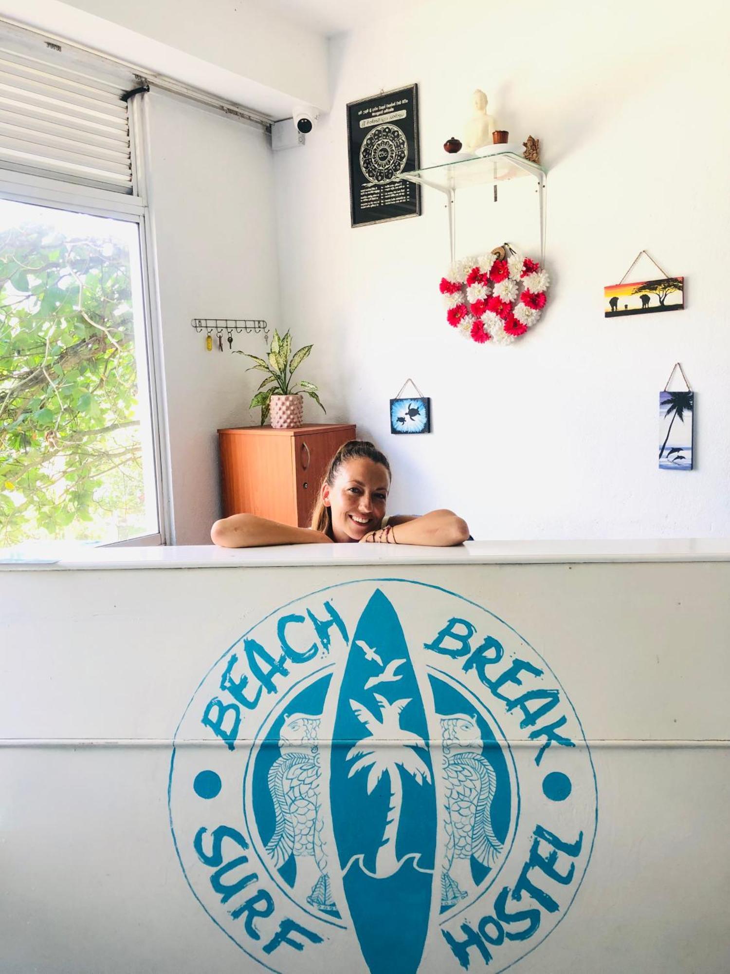 Beach Break Surf Hostel Велигама Экстерьер фото