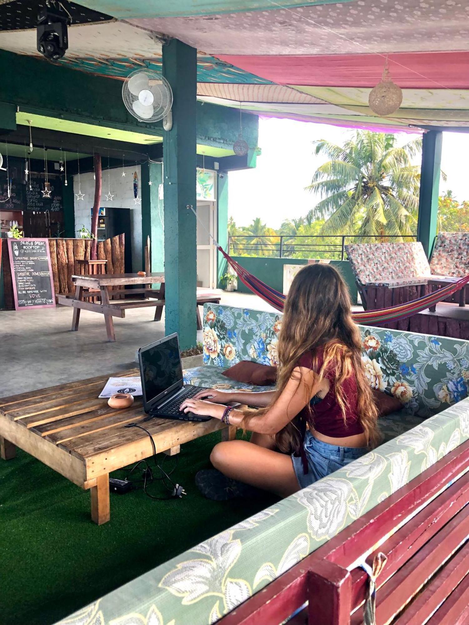 Beach Break Surf Hostel Велигама Экстерьер фото
