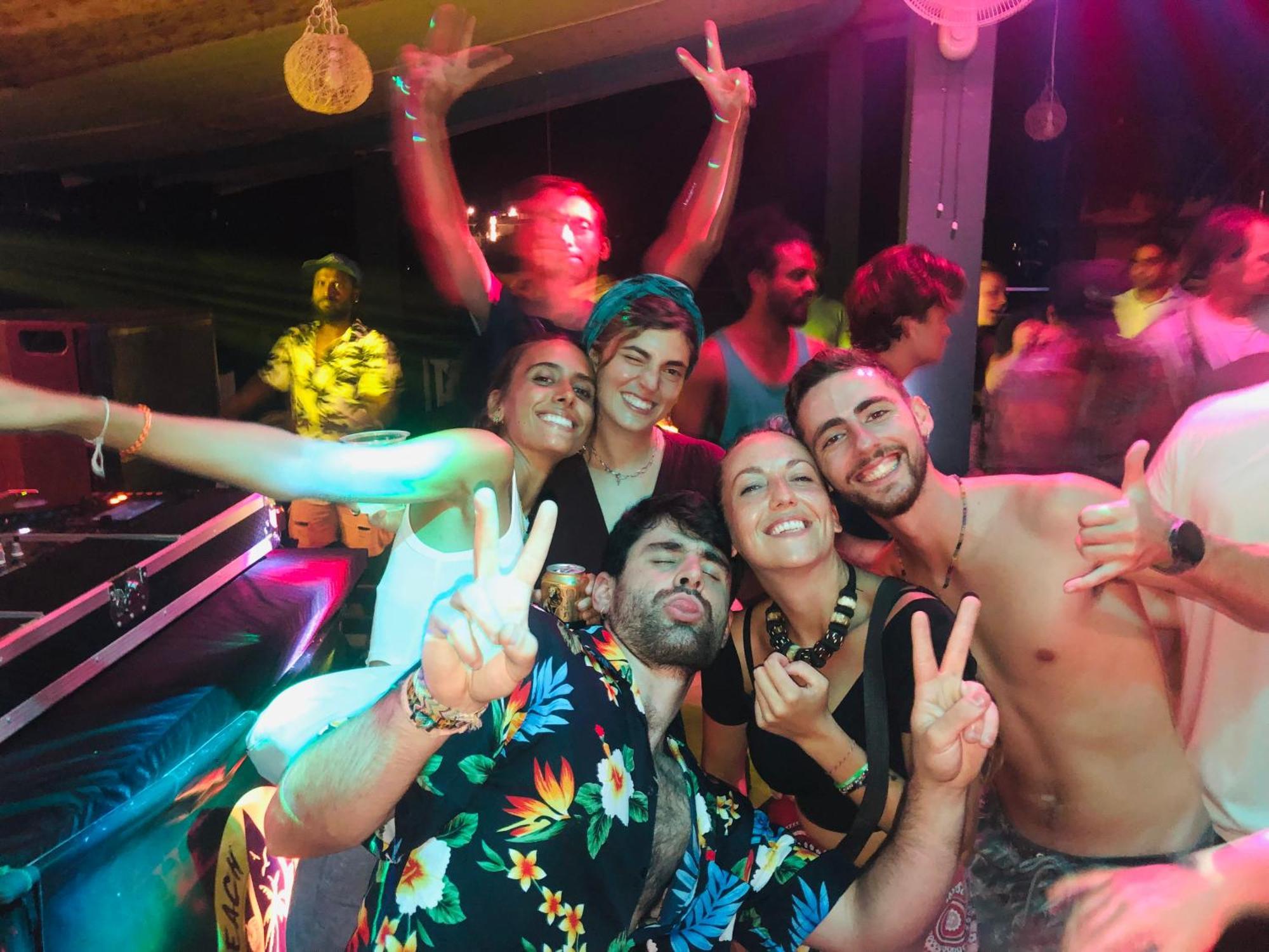 Beach Break Surf Hostel Велигама Экстерьер фото